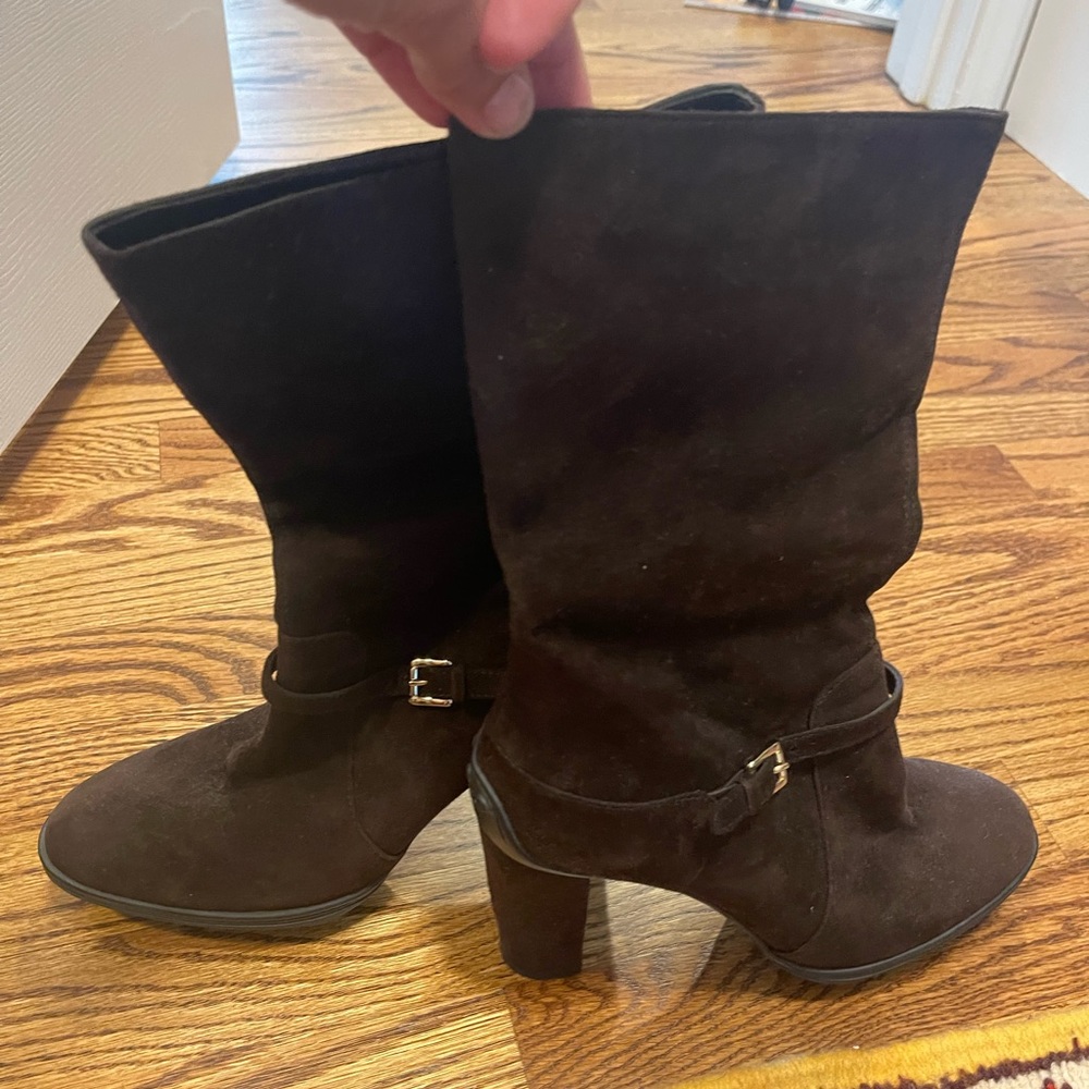 Tod’s Women Brown Suede Boots